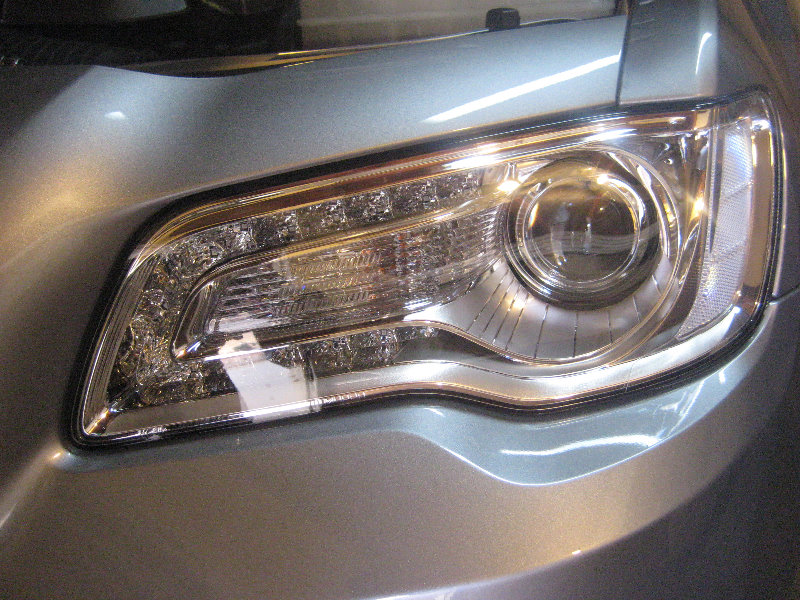 Chrysler-300-Headlight-Bulbs-Replacement-Guide-016