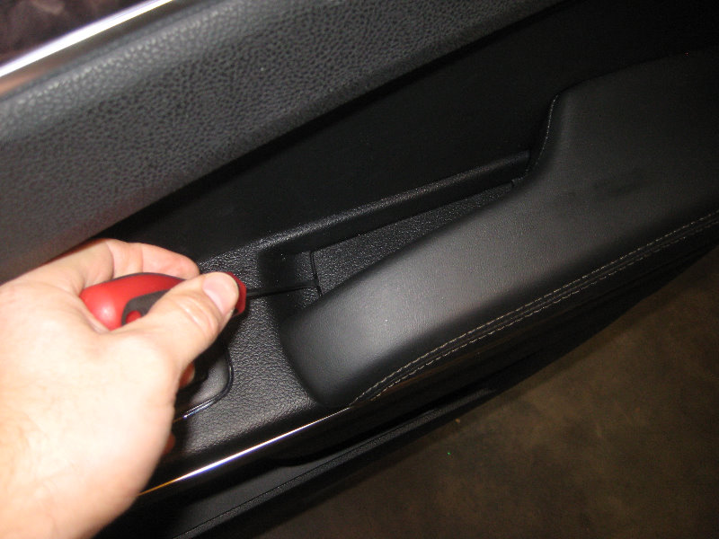 Chrysler-300-Interior-Door-Panel-Removal-Speaker-Upgrade-Guide-005