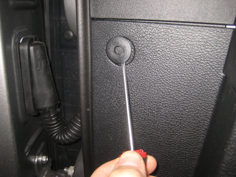 Chrysler-300-Interior-Door-Panel-Removal-Speaker-Upgrade-Guide-010
