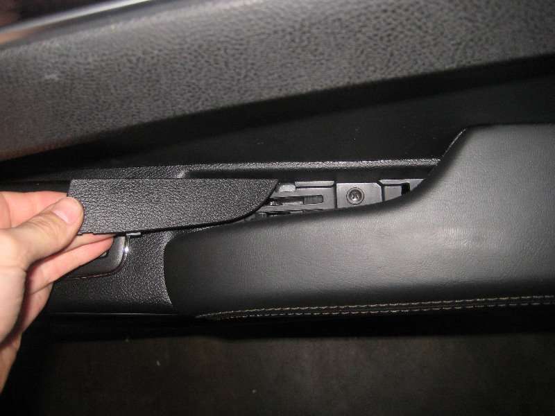 Chrysler-300-Interior-Door-Panel-Removal-Speaker-Upgrade-Guide-061