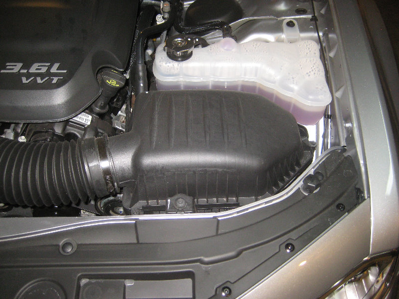 Chrysler-300-Pentastar-V6-Engine-Air-Filter-Replacement-Guide-001