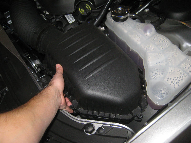 Chrysler-300-Pentastar-V6-Engine-Air-Filter-Replacement-Guide-009