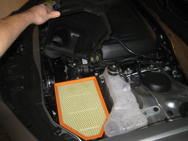 Chrysler-300-Pentastar-V6-Engine-Air-Filter-Replacement-Guide-010