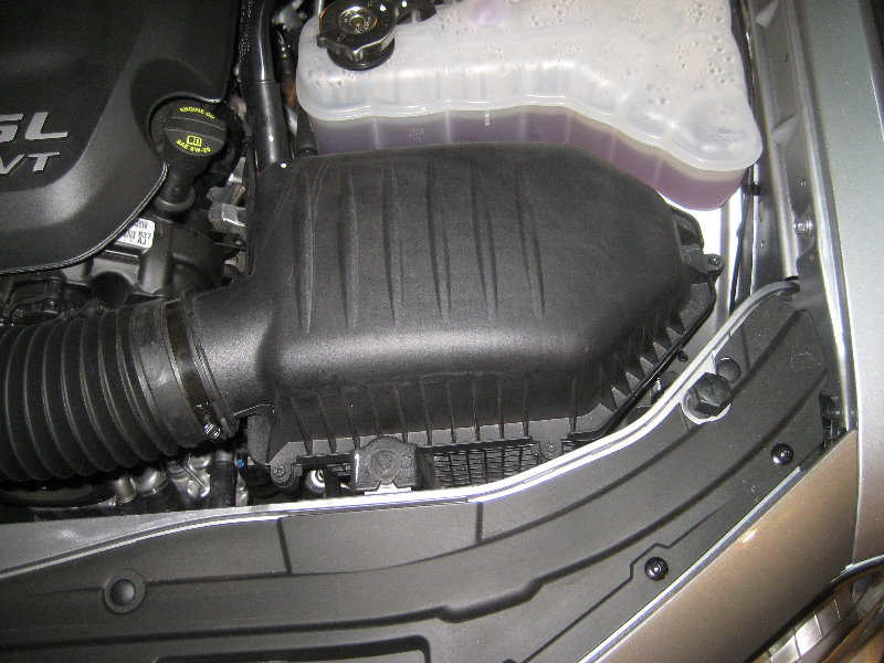 Chrysler-300-Pentastar-V6-Engine-Air-Filter-Replacement-Guide-024