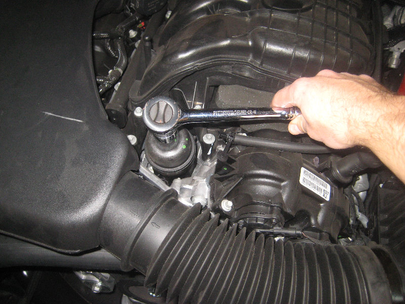Chrysler-300-Pentastar-V6-Engine-Oil-Change-Filter-Replacement-Guide-037