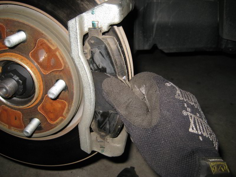 ChryslerTownandCountryFrontBrakePadsReplacementGuide026