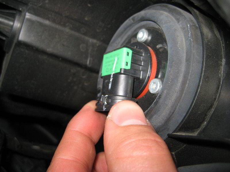 ChryslerTownandCountryHeadlightBulbsReplacementGuide005