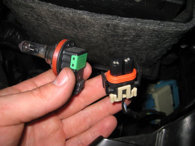 ChryslerTownandCountryHeadlightBulbsReplacementGuide017