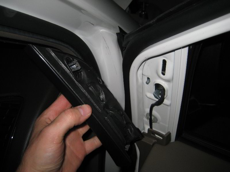 Chrysler-Town-and-Country-Interior-Door-Panel-Removal-Guide-010
