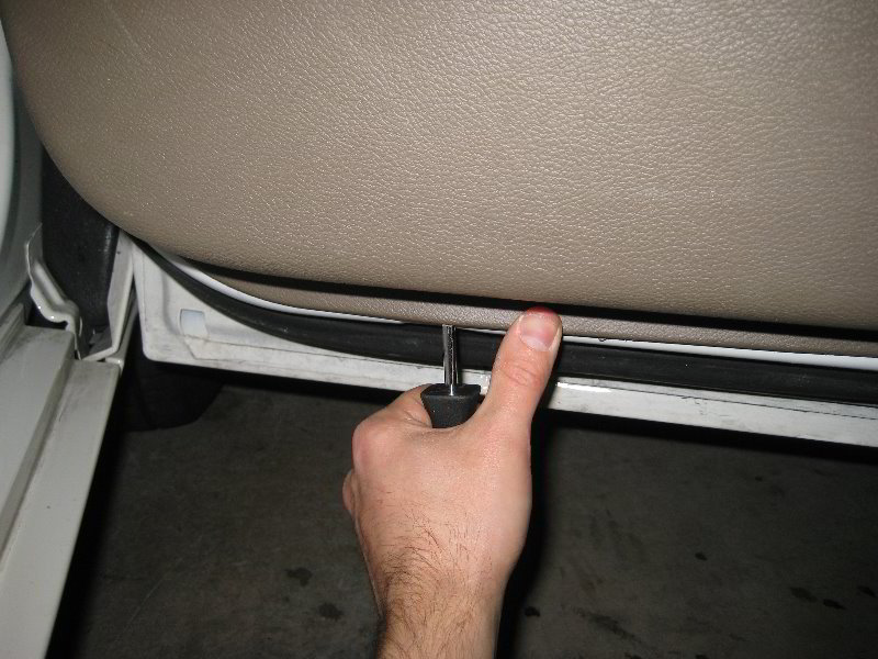 ChryslerTownandCountryInteriorDoorPanelRemovalGuide011