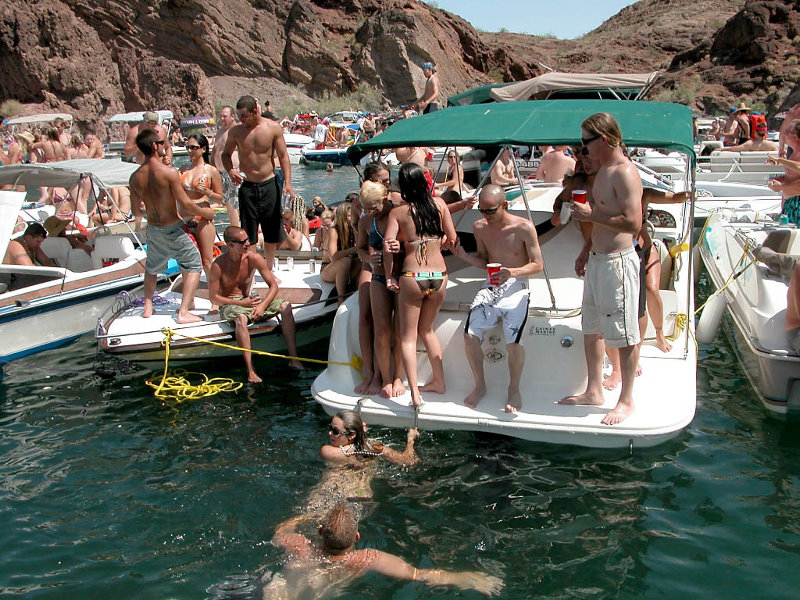 [Image: Copper-Canyon-Boat-Party-Lake-Havasu-095.jpg]