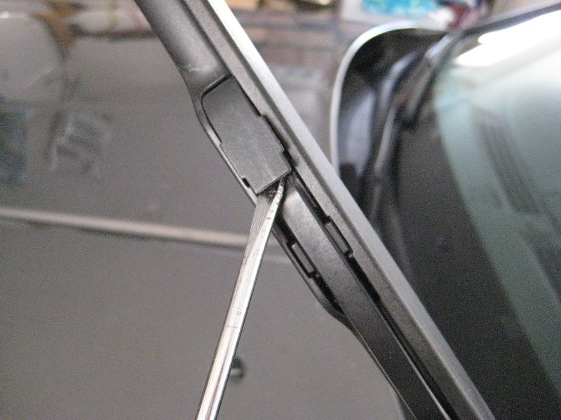 Dodge-Avenger-Windshield-Wiper-Blades-Replacement-Guide-004