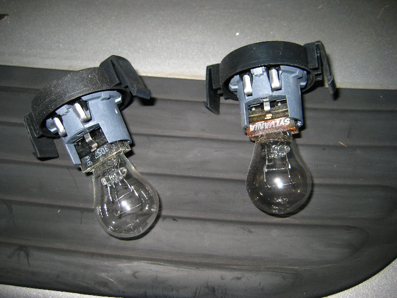 Dodge-Caravan-Tail-Light-Bulbs-Replacement-Guide-017