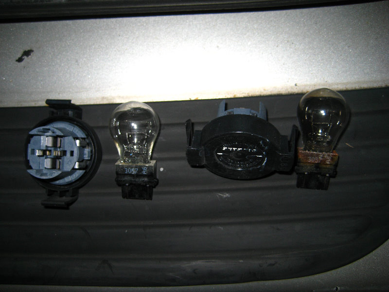 Dodge-Caravan-Tail-Light-Bulbs-Replacement-Guide-018