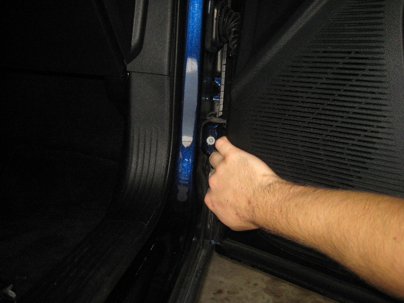 Dodge-Challenger-Interior-Door-Panel-Removal-Guide-045