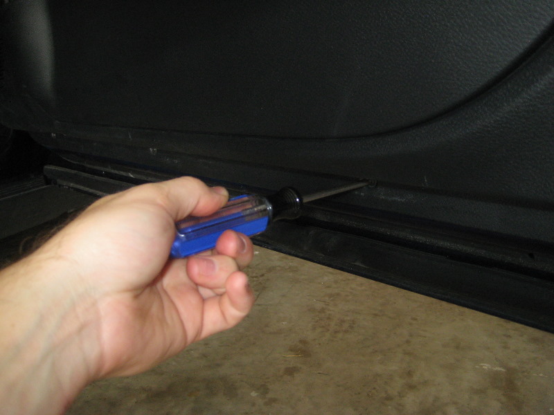 Dodge-Challenger-Interior-Door-Panel-Removal-Guide-050