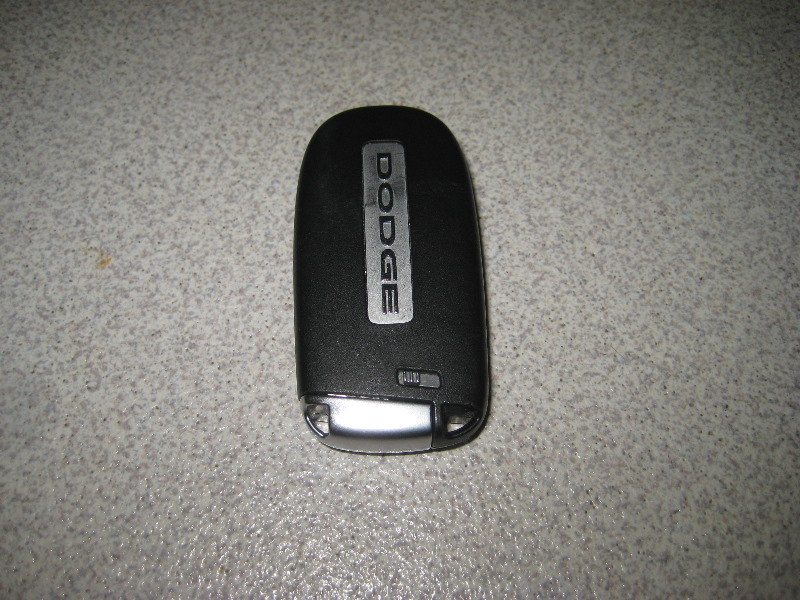 Dodge-Challenger-Smart-Key-Fob-Battery-Replacement-Guide-002