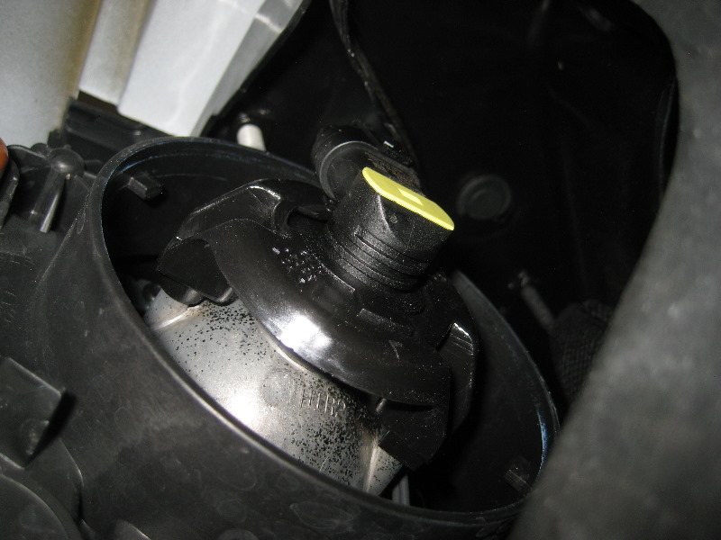 Dodge-Durango-Headlight-Bulbs-Replacement-Guide-043