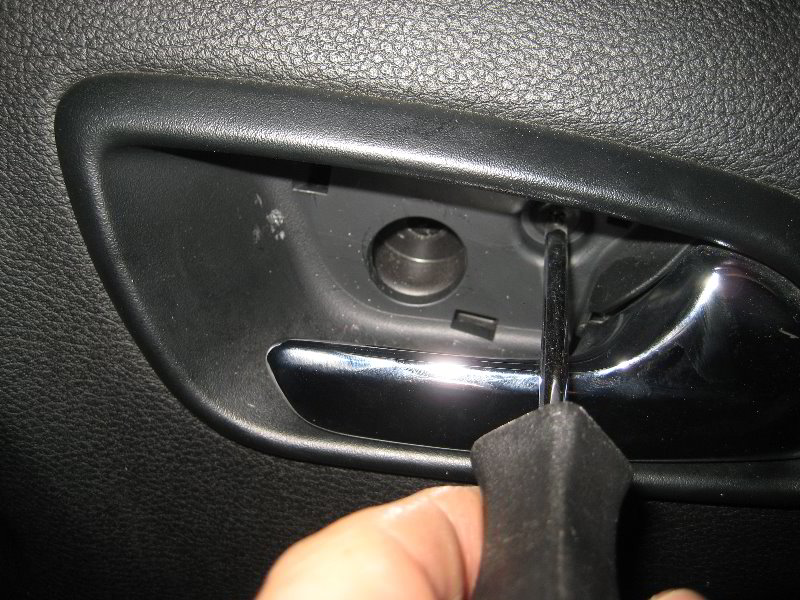 DodgeJourneyInteriorDoorPanelRemovalGuide011