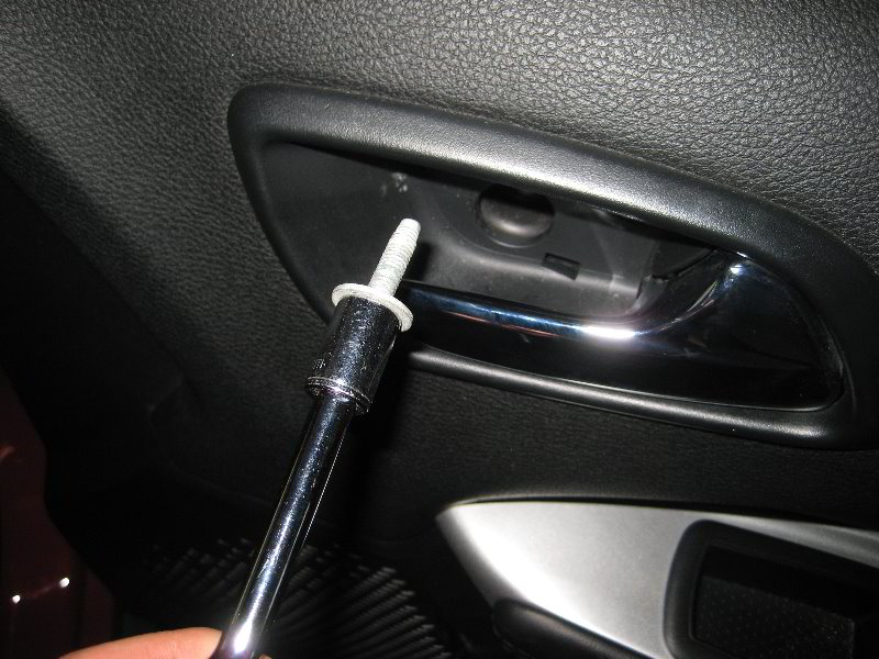 DodgeJourneyInteriorDoorPanelRemovalGuide038