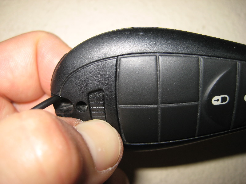 Dodge-Ram-1500-Key-Fob-Battery-Replacement-Guide-002