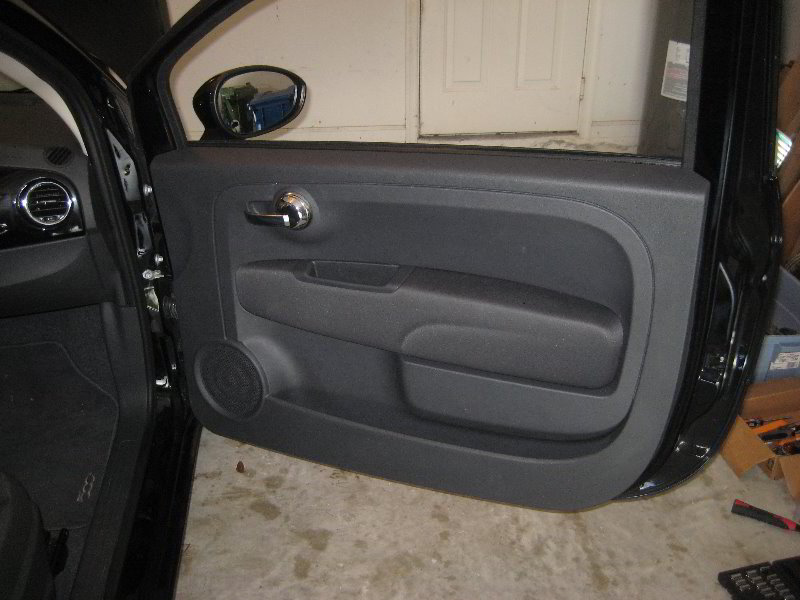 Fiat-500-Interior-Door-Panel-Removal-Guide-001