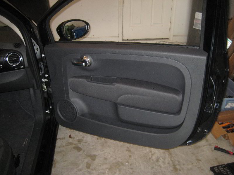 Fiat500InteriorDoorPanelRemovalGuide001