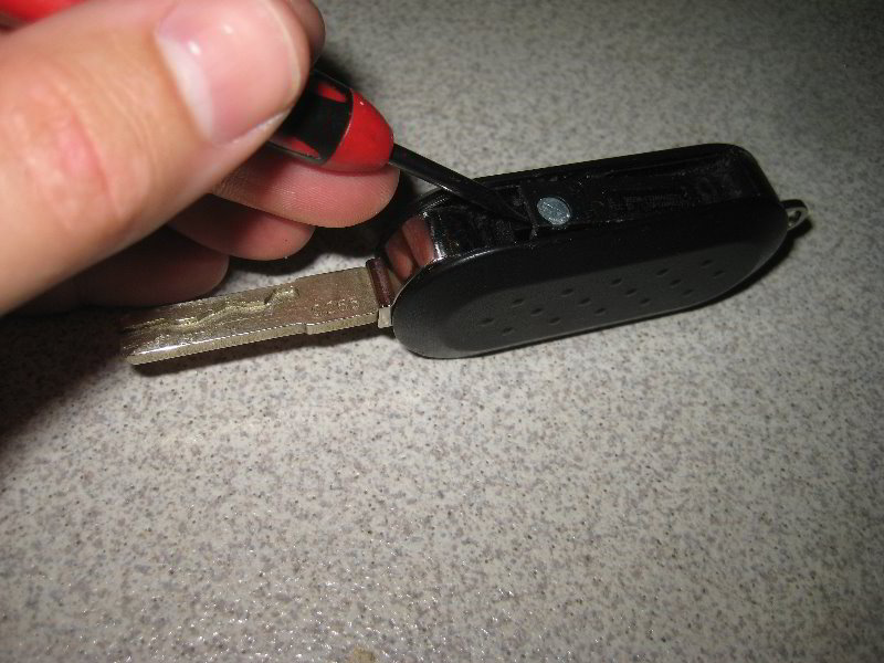 Fiat-500-Key-Fob-Battery-Replacement-Guide-006