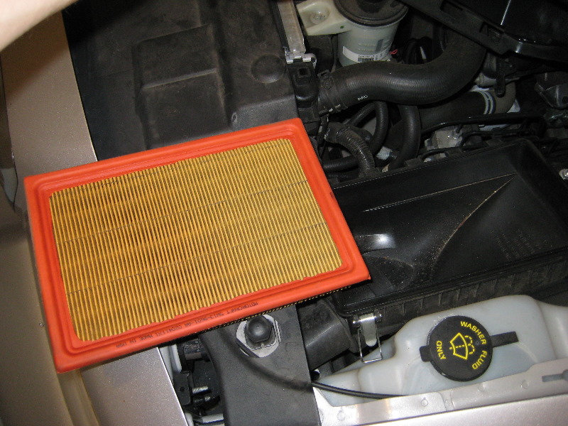 Ford-Crown-Victoria-Engine-Air-Filter-Cleaning-Replacement-Guide-005