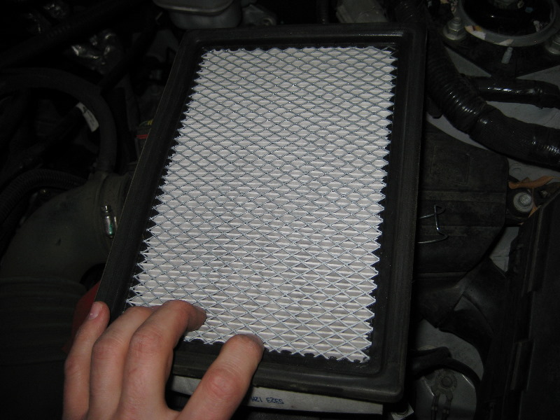Ford-Escape-Duratec-25-Engine-Air-Filter-Replacement-Guide-007