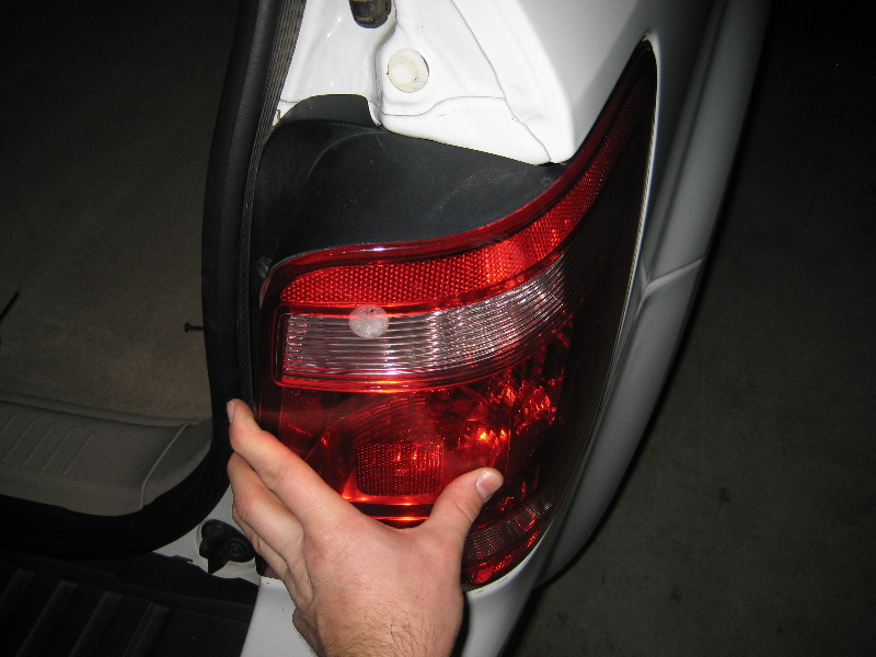 2008 Ford escape tail light bulbs