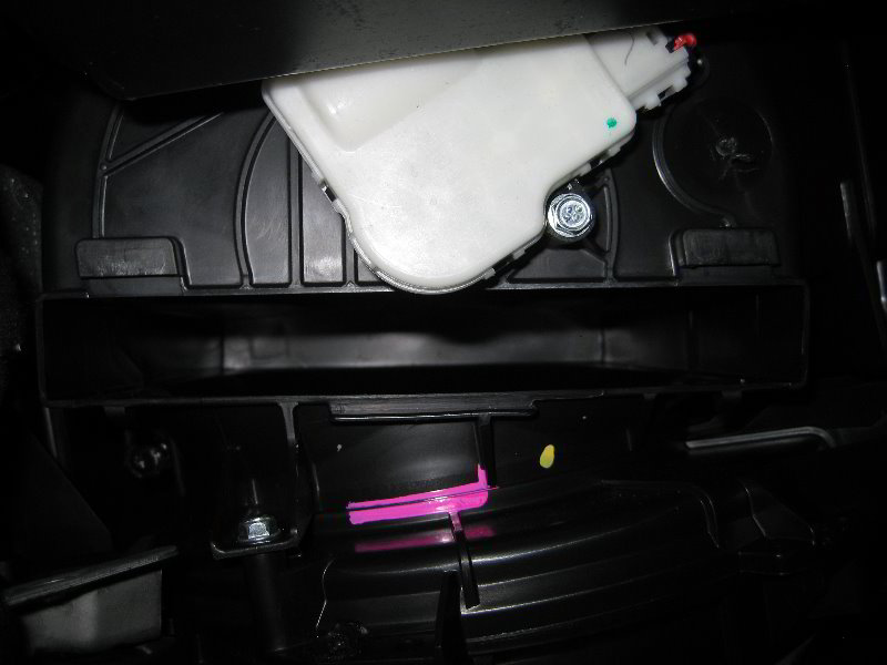 FordExplorerHVACCabinAirFilterReplacementGuide024