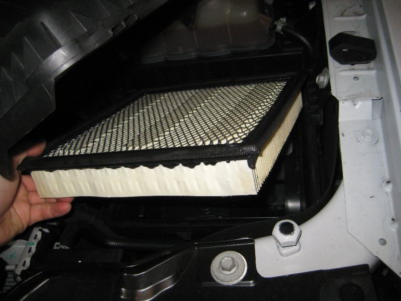 Ford-F-150-Coyote-V8-Engine-Air-Filter-Replacement-Guide-008