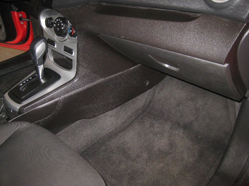 FordFiestaHVACCabinAirFilterReplacementGuide001