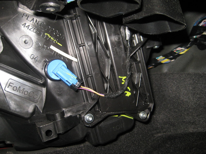 FordFiestaHVACCabinAirFilterReplacementGuide010