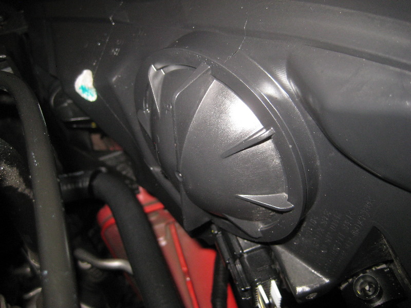Ford-Fiesta-Headlight-Bulbs-Replacement-Guide-016
