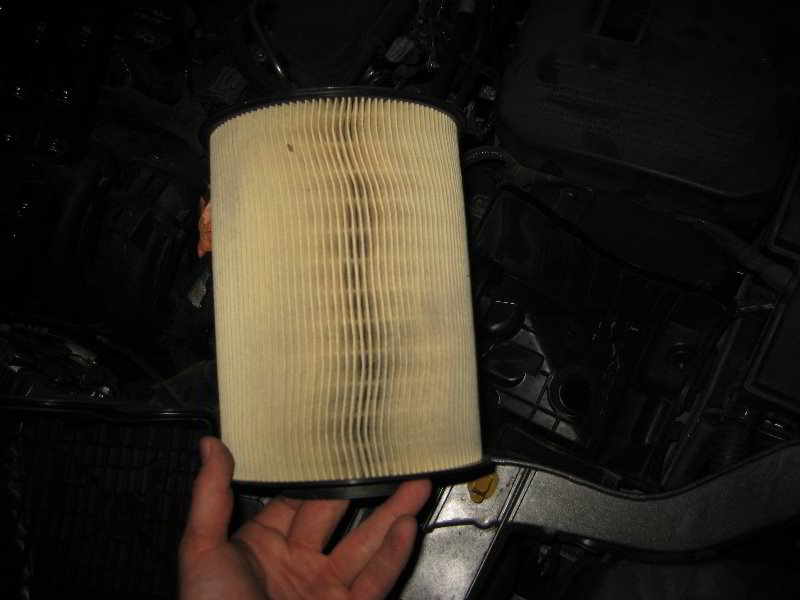 Ford-Focus-Engine-Air-Filter-Replacement-Guide-010