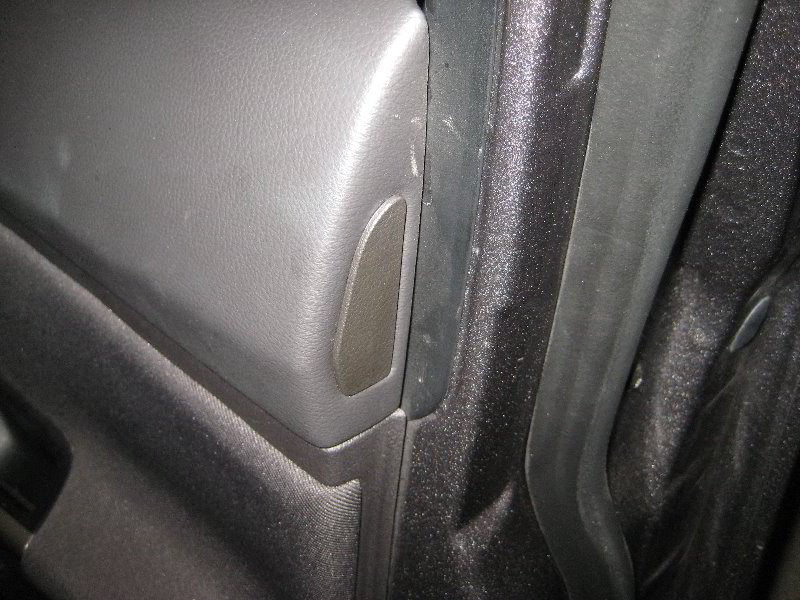 Ford-Focus-Interior-Door-Panel-Removal-Guide-006