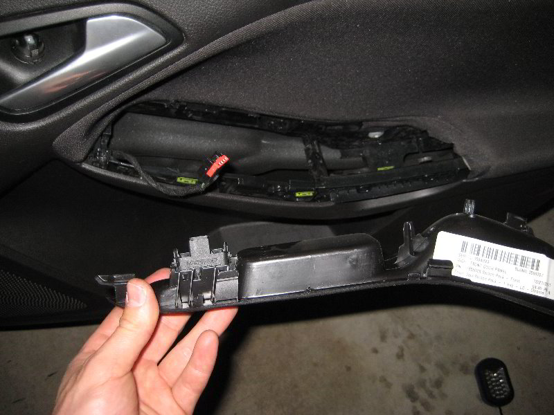 Ford-Focus-Interior-Door-Panel-Removal-Guide-016