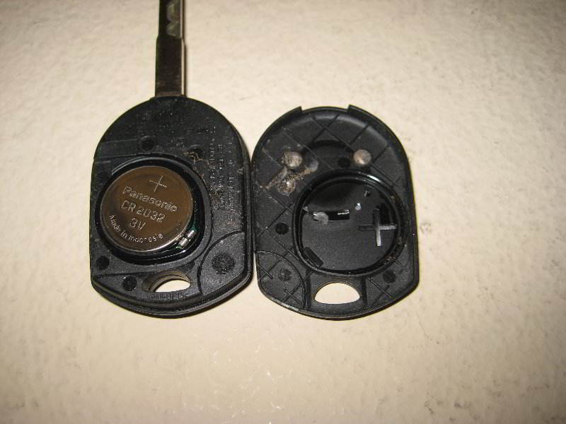 Replacing batteries in ford key fob #8