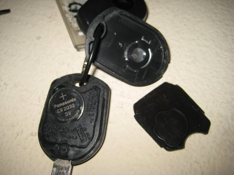 Ford-Mustang-Key-Fob-Battery-Replacement-Guide-004
