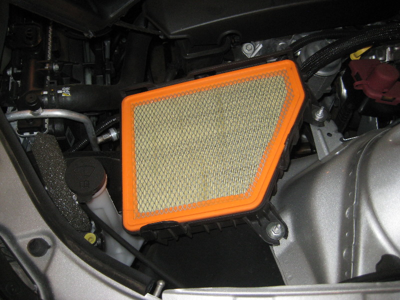 GM-Chevrolet-Camaro-Engine-Air-Filter-Replacement-Guide-005