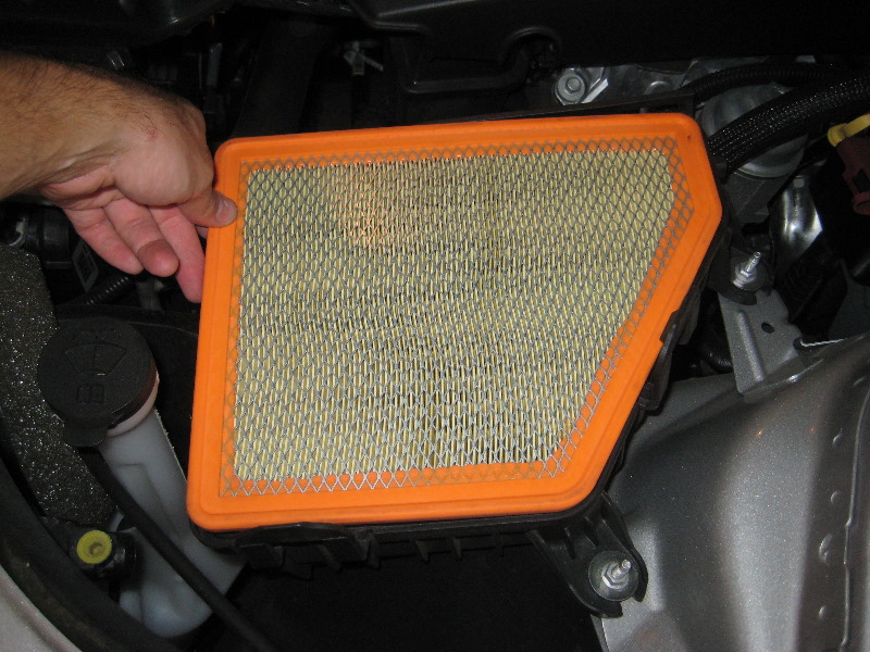 GM-Chevrolet-Camaro-Engine-Air-Filter-Replacement-Guide-011