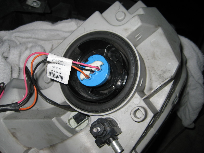Chevrolet-Cobalt-Headlight-Bulbs-Replacement-Guide-020