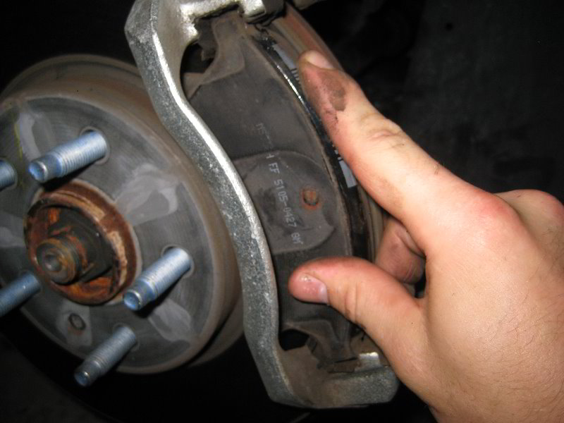 GMChevroletCruzeFrontBrakePadsReplacementGuide023