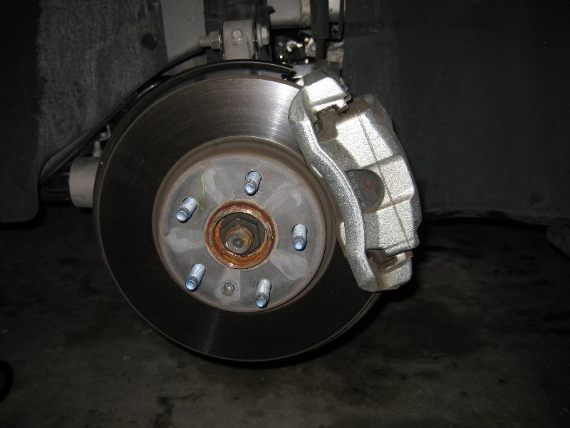 GMChevroletCruzeFrontBrakePadsReplacementGuide031