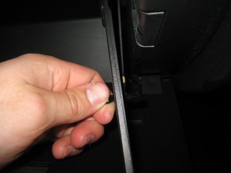 GMChevroletCruzeCabinAirFilterReplacementGuide004