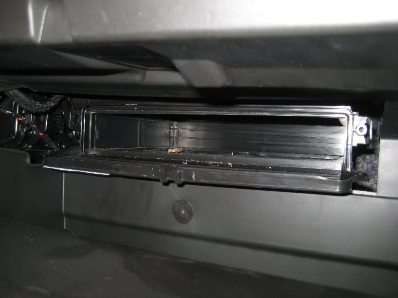 GMChevroletCruzeCabinAirFilterReplacementGuide017