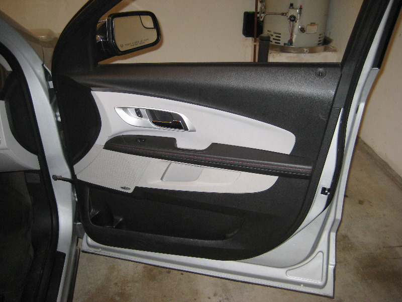 GM-Chevrolet-Equinox-Interior-Door-Panel-Removal-Guide-001