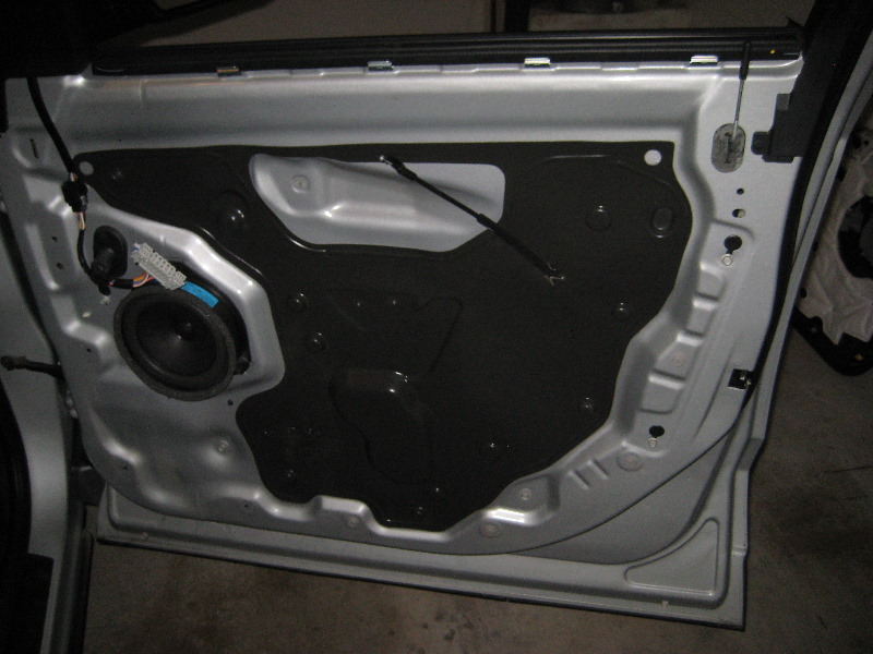 GM-Chevrolet-Equinox-Interior-Door-Panel-Removal-Guide-023